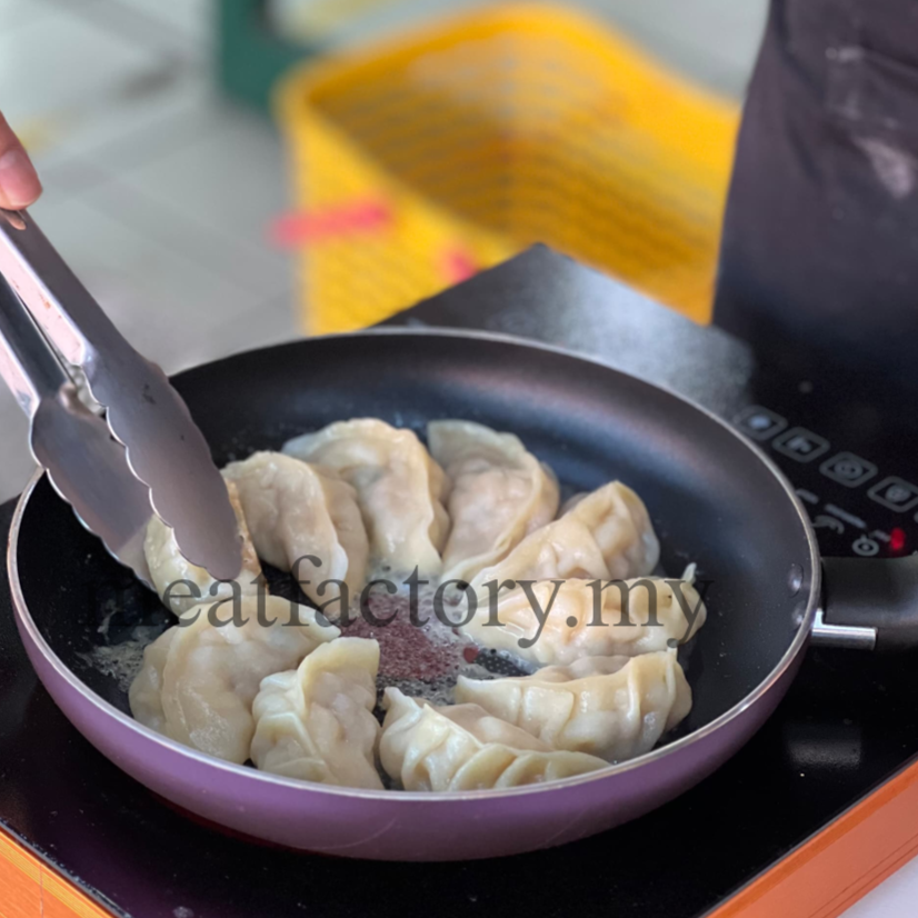 Z22 - Chives Delight Dumplings 手工韭菜煎饺 (10pcs)